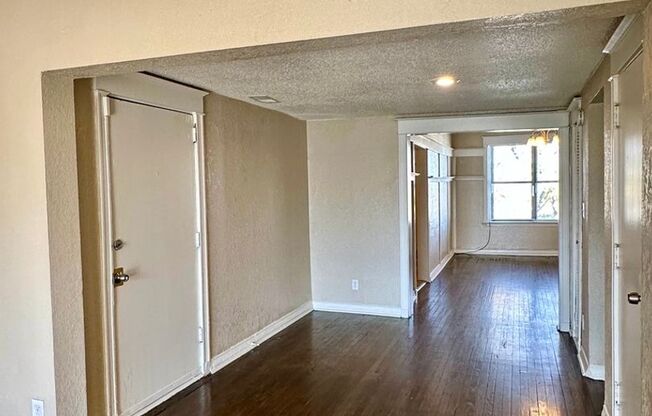 2 beds, 1 bath, $995, Unit 1620-5