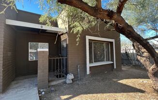 131 E ROGER RD