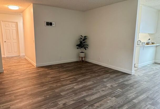 2 beds, 1 bath, 704 sqft, $1,995, Unit 202