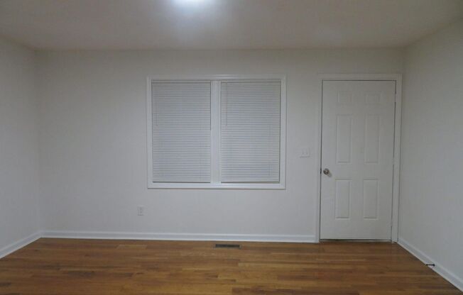 2 beds, 1 bath, $1,100