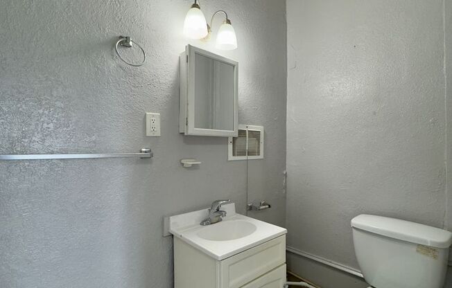 3 beds, 2 baths, 900 sqft, $1,500, Unit 1324-3F
