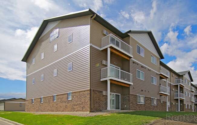 exterior, apartments at Cascades of Mandan, Mandan, ND, 58554