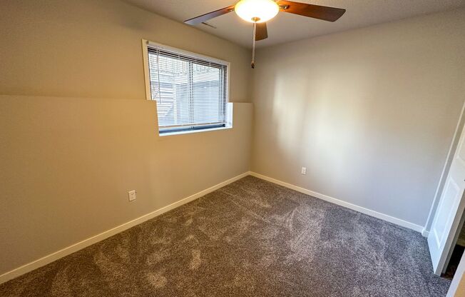 3 beds, 1 bath, 850 sqft, $975