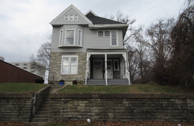 2631 Victory Pkwy