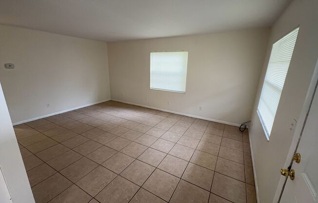Newly Remodeled 2-Bedroom Duplex with Huge Fenced Backyard – Zephyrhills