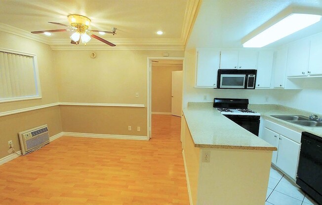 2 beds, 2 baths, 910 sqft, $2,595, Unit 209