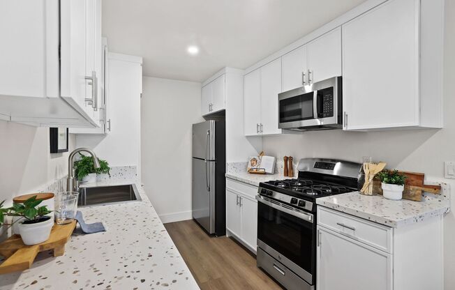 2 beds, 1 bath, 800 sqft, $2,475, Unit Unit 206