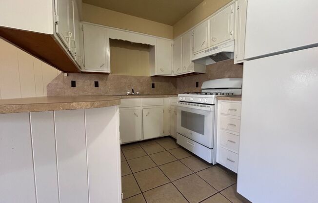 2 beds, 1 bath, $960, Unit 405 Park St. Apt. D