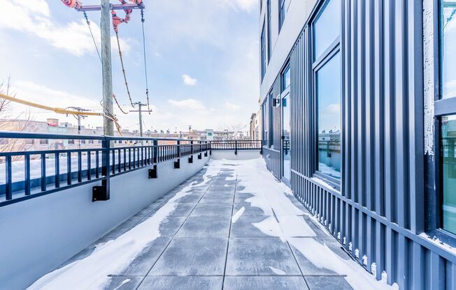 2 beds, 2 baths, 817 sqft, $4,005, Unit 212