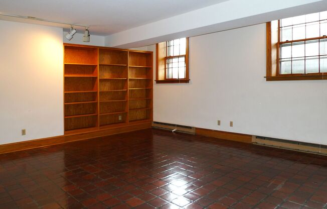 1 bed, 1 bath, 410 sqft, $1,125, Unit 24 - D