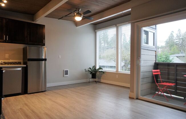 Studio, 1 bath, 420 sqft, $1,400