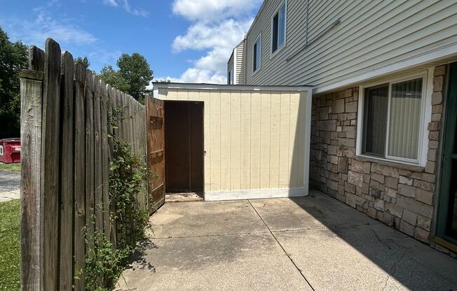 3 beds, 2.5 baths, 1,636 sqft, $1,379, Unit 729