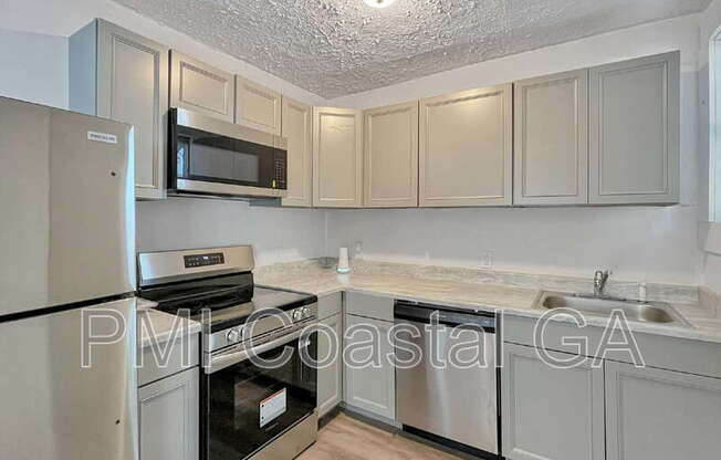 1121 E 53 ST