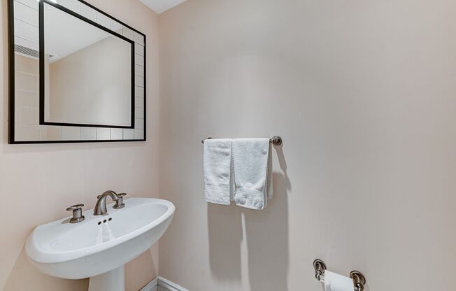 2 beds, 2 baths, $3,450, Unit # 603