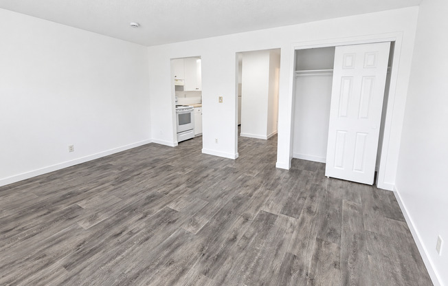 1 bed, 1 bath, 632 sqft, $1,450, Unit 27
