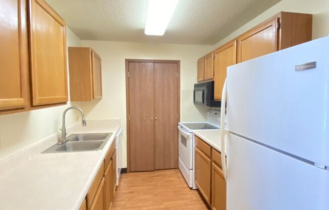 1 bed, 1 bath, 640 sqft, $956, Unit VC-133