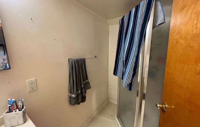 1 bed, 1 bath, $695, Unit 2N