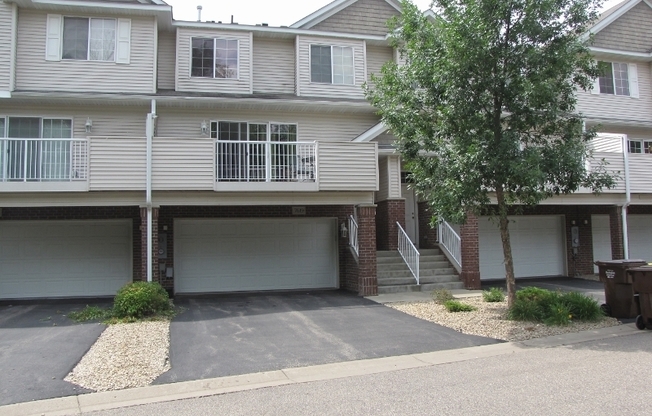 Great Savage location 2BR/2.5BA Townhouse