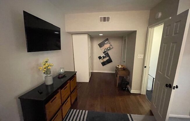 3 beds, 3 baths, $4,195, Unit Unit # 5