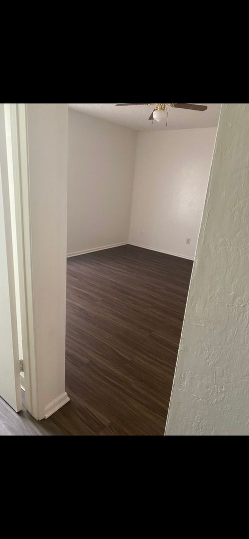 3 beds, 1.5 baths, 1,106 sqft, $1,400, Unit 203
