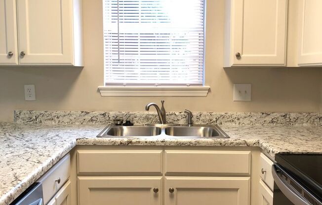 2 beds, 2 baths, 1,270 sqft, $1,600, Unit 2730-4 Pearl Remodel