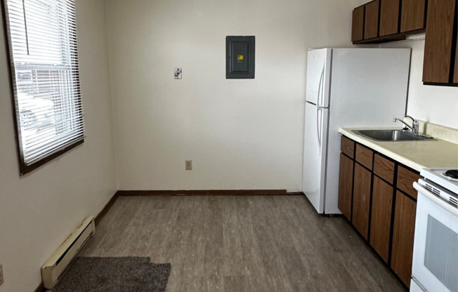 2 beds, 1 bath, $800, Unit ME1132- 2