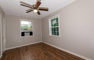2 beds, 1 bath, 982 sqft, $795