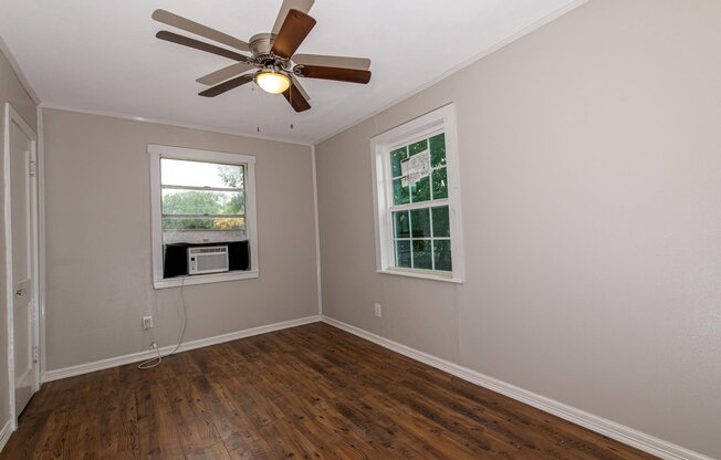2 beds, 1 bath, 982 sqft, $795