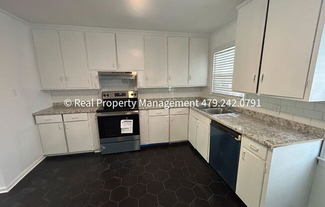 2 beds, 1 bath, $1,100