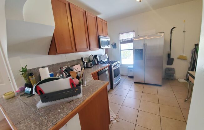 2 beds, 1 bath, $2,000