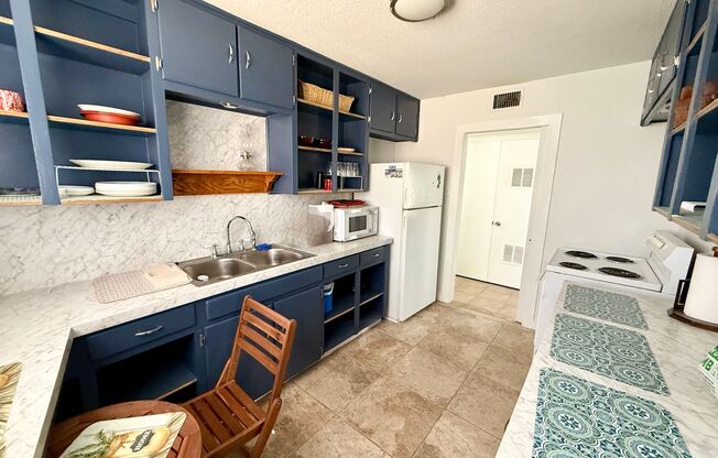 Charming Fully Furnished 2-Bed, 1-Bath Duplex in the Heart of Waco