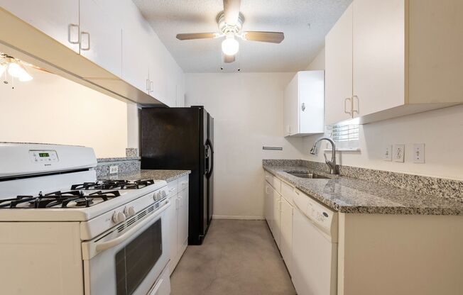 2 beds, 1 bath, $2,000, Unit B