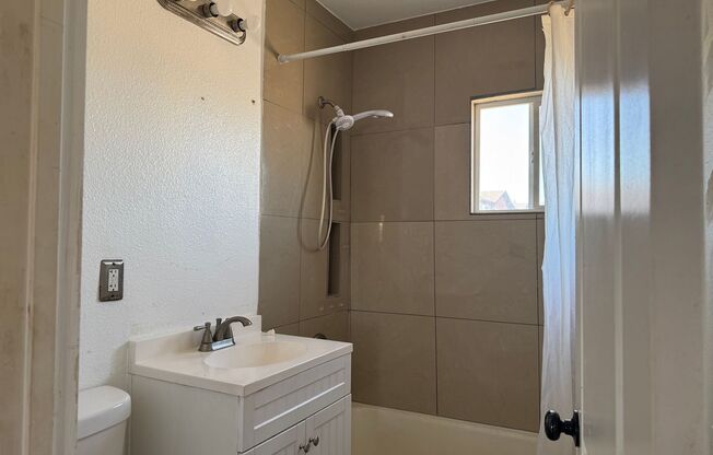 Cute little bungalow in the heart of Henderson.