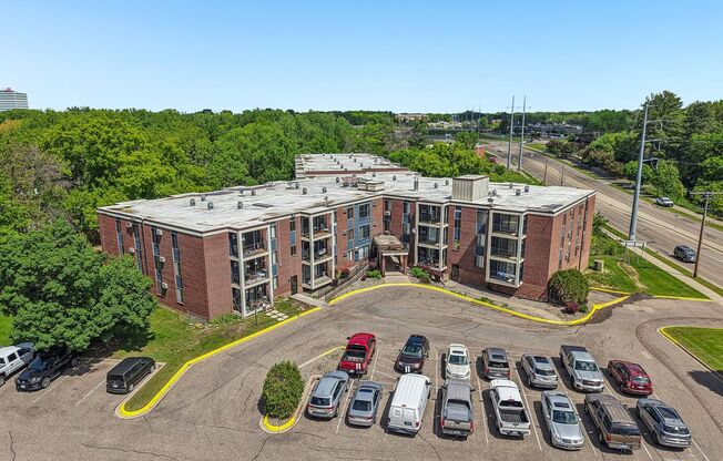 2 beds, 2 baths, 1,024 sqft, $1,475, Unit 223