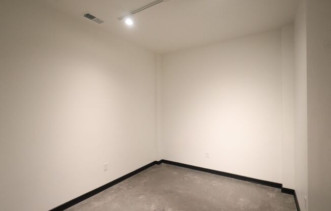 1 bed, 1 bath, 1,386 sqft, $2,600, Unit 401