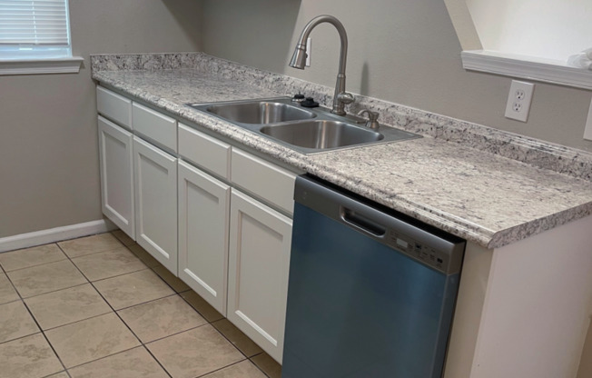 Single Level 2 bedroom 2 full bath brick townhome in Garner $1395/mo.