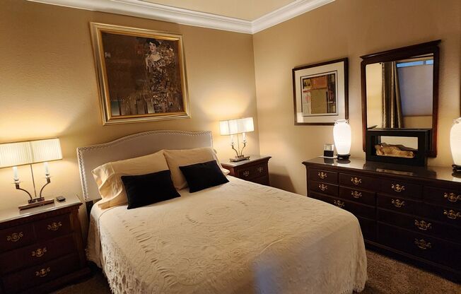 2 beds, 2 baths, $2,000, Unit # 326