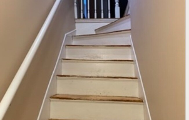 42 HILLSIDE AVE