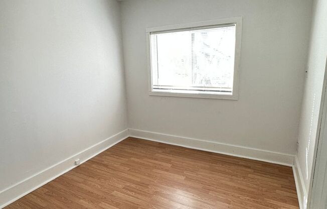 1 bed, 1 bath, 600 sqft, $1,050, Unit 27