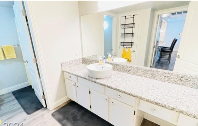 1 bed, 1 bath, $1,295, Unit # 2008