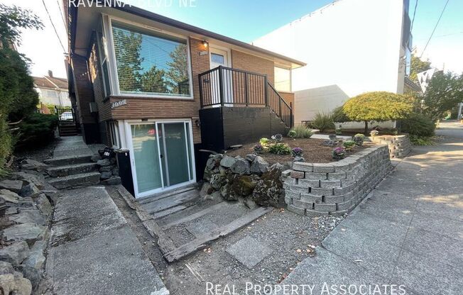 1007 B RAVENNA BLVD NE