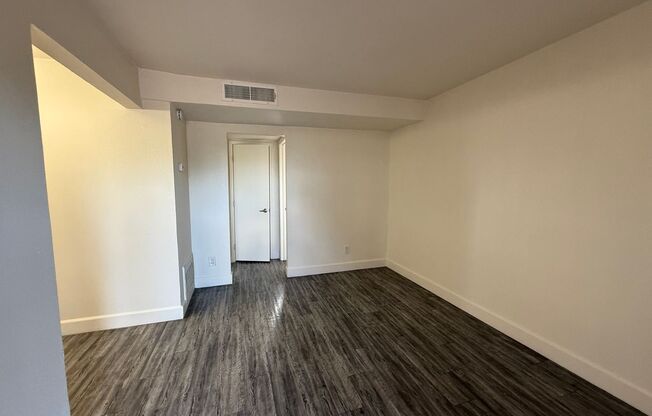 1 bed, 1 bath, 640 sqft, $995, Unit 1401-30