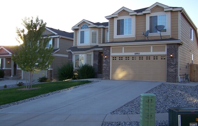 Beautiful 4 Bed 2.5 Bath + High Quality Upgrades + Large Backyard – Gorgeous Home @ Springs Ranch