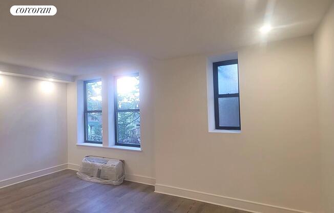 2 beds, 1 bath, $7,400, Unit 5I
