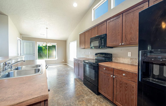 AVAILABLE SEPTEMBER 1ST! Luxury Kennewick Home for Lease – Elegant Living in a Peaceful Cul-de-Sac |