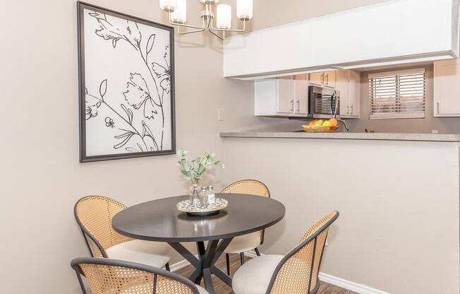 2 beds, 2 baths, 900 sqft, $919