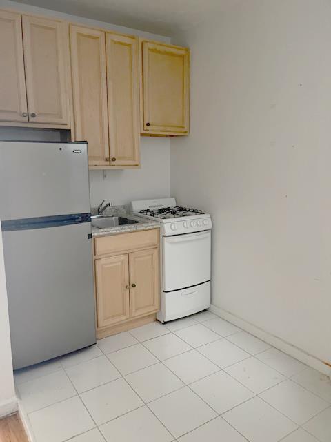 Studio, 1 bath, $2,295, Unit 3-D