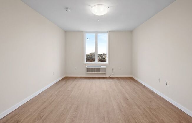 1 bed, 1 bath, 655 sqft, $2,595, Unit 5E