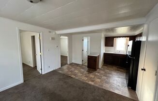 2 beds, 1 bath, $825, Unit Apartment 33