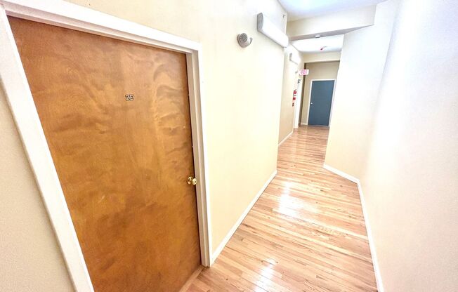 1 bed, 1 bath, 272 sqft, $1,100, Unit 2E